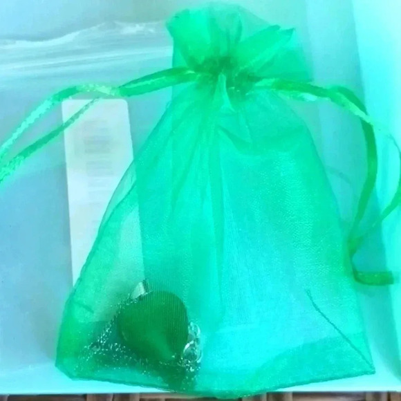 St. PATTY heart. 18 inch stainless steel necklace n charm..NWT - Picture 4 of 4